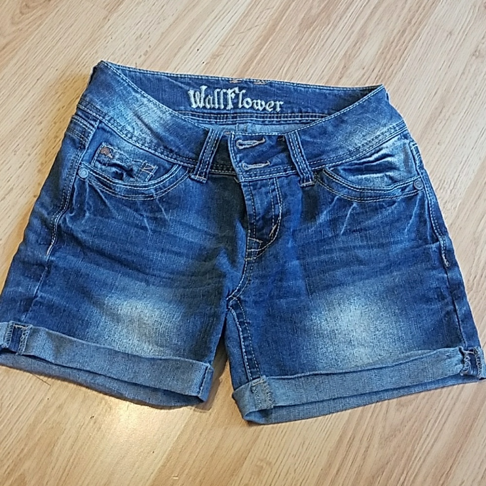 Wallflower shorts size 5